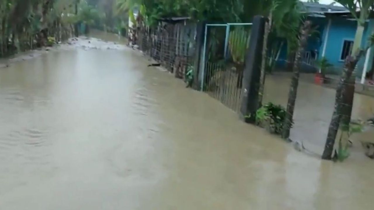 Alarma en Omoa ante inundaciones por desbordamiento del río en Tegucigalpita