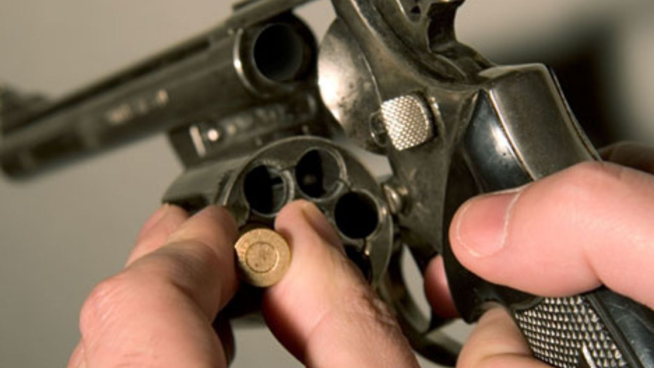 Joven hondureño muere jugando la famosa ruleta rusa en Choloma