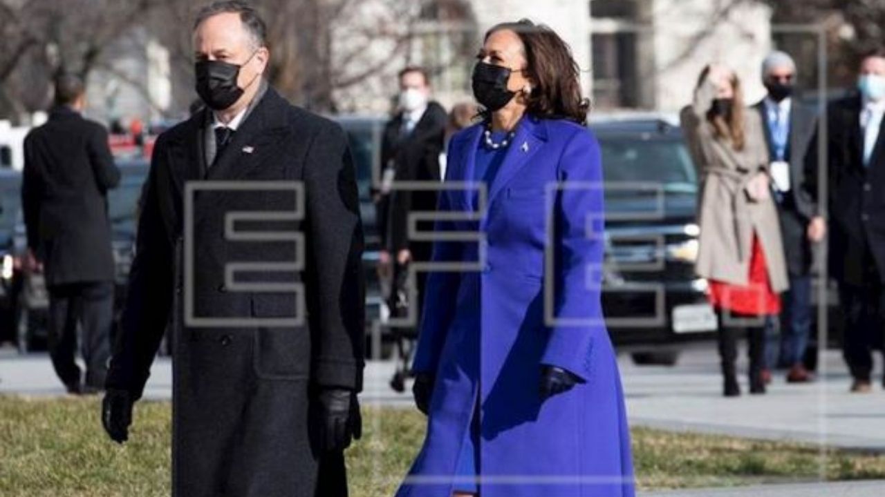 Kamala Harris hace historia al jurar como la primera vicepresidenta de Estados Unidos