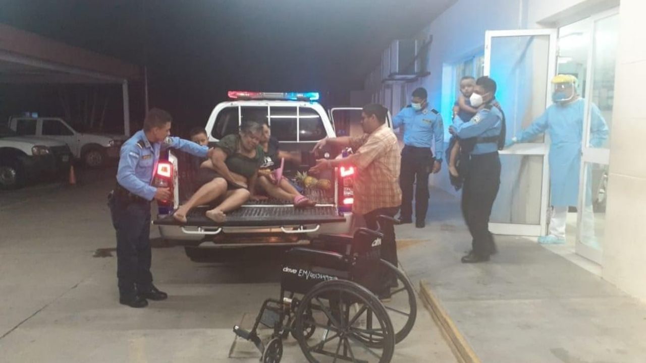 Siete personas incluida una bebé se salvaron de morir en accidente con una rastra en la CA-13