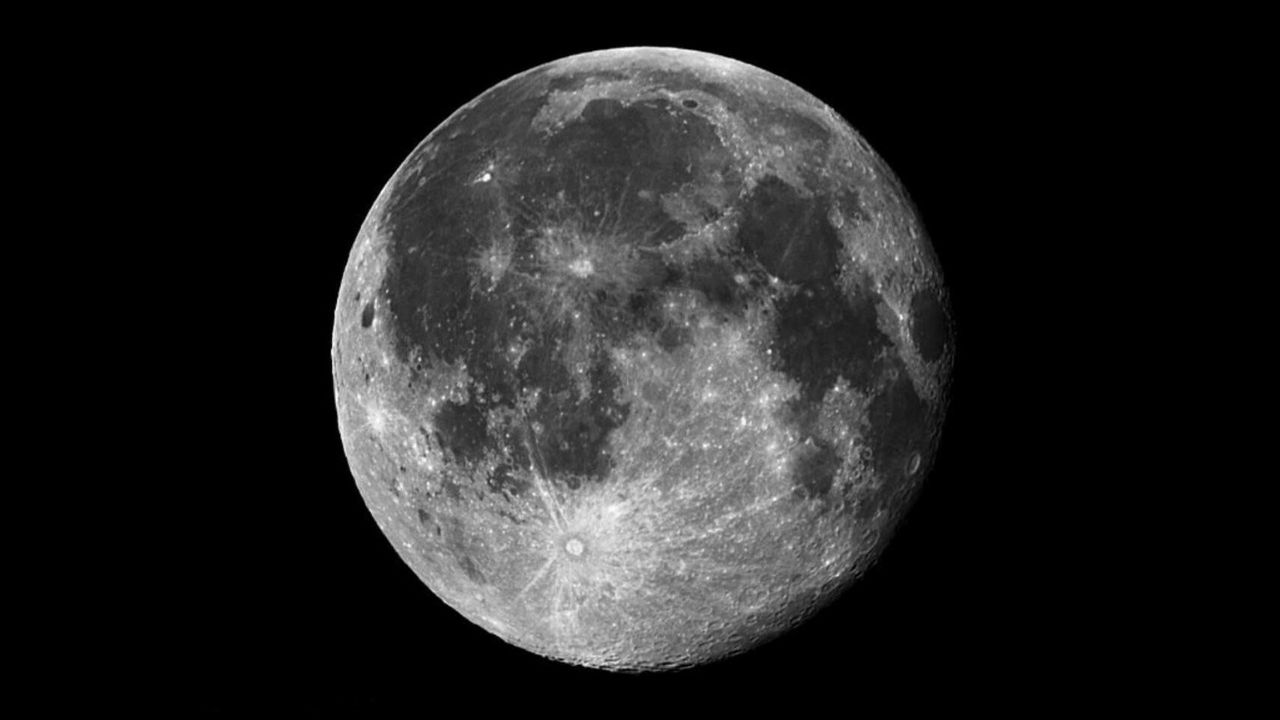 Captan en vídeo impresionante 'tambaleo' de la Luna durante un ciclo lunar