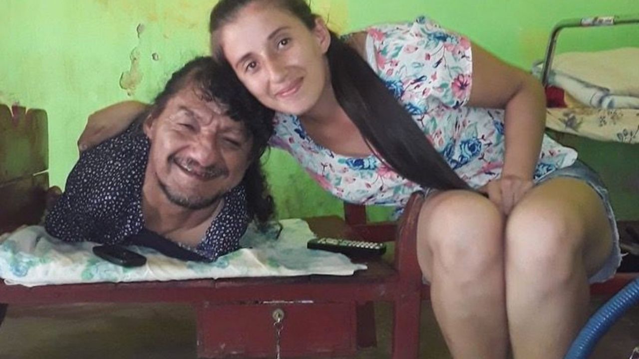 'Es el mejor papá del mundo' las palabras de joven a su padre que las crió sin brazos ni piernas