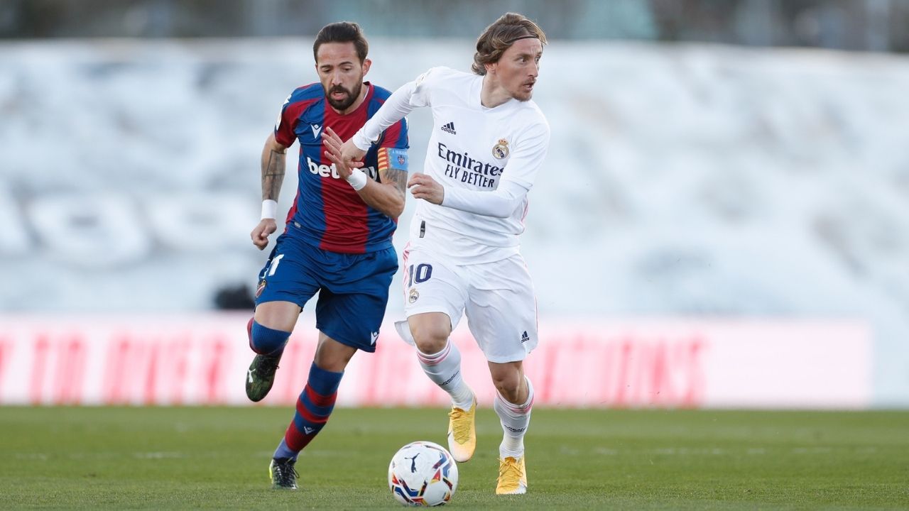 Real Madrid perdió 1-2 en casa ante Levante y renuncia a LaLiga