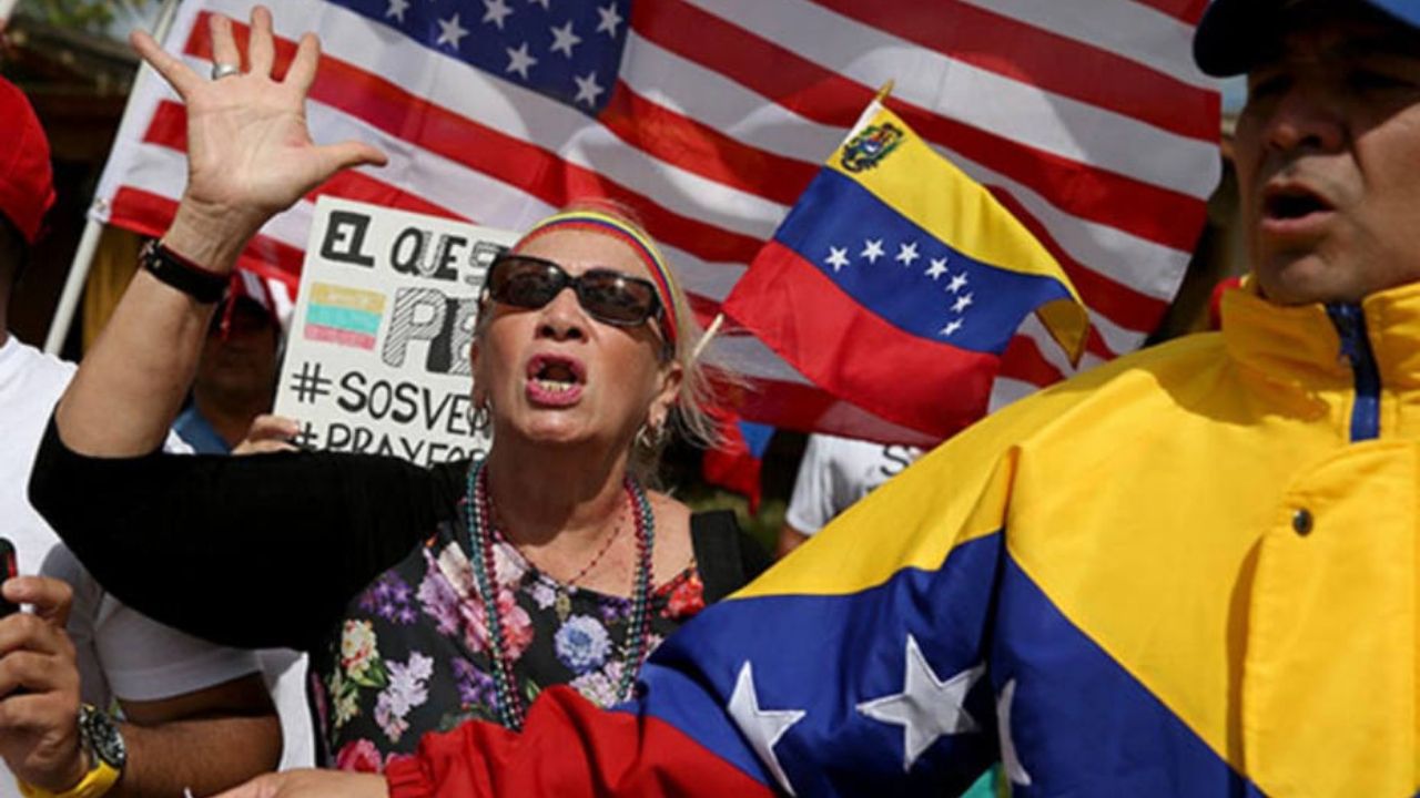 Trump suspende deportación de venezolanos y les concede permisos laborales