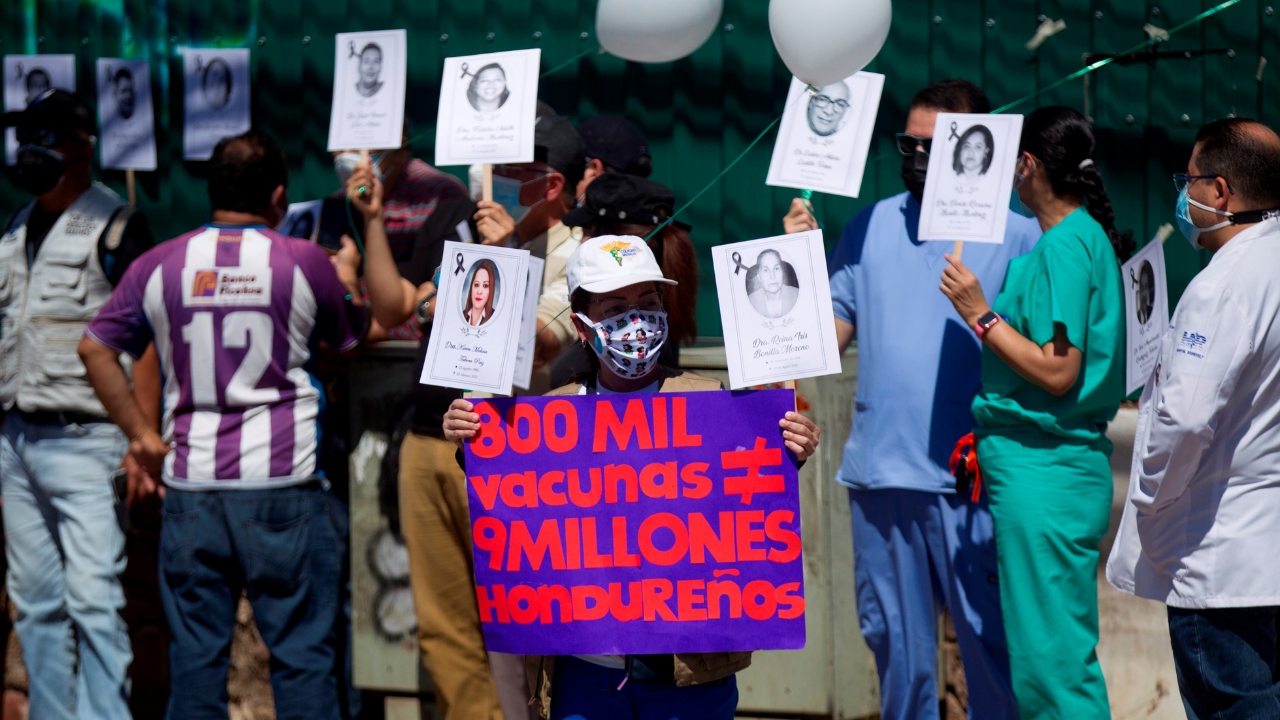 Médicos hondureños exigen equipo de protección y vacunas contra el covid-19