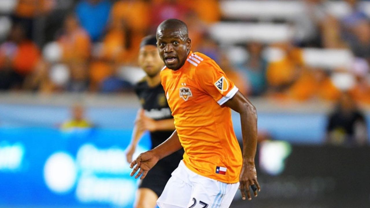 El hondureño Boniek García renueva su contrato con el Houston Dynamo