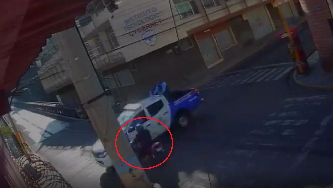 Video: Así fue la impactante colisión entre patrulla y motocicleta a plena luz del día en Comayagüela