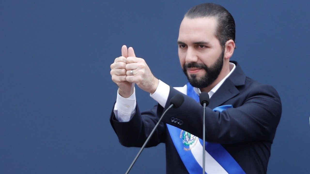 Con fuegos artificiales, Bukele celebra adelantada victoria electoral en legislativas y municipales
