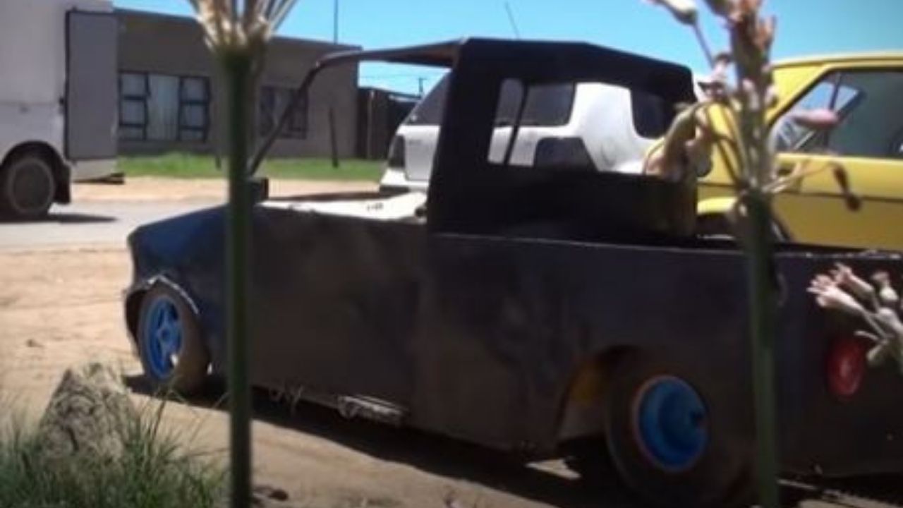 Joven construye su auto con chatarra luego que su padre le dijera que ahorrara para comprar uno, mira el video