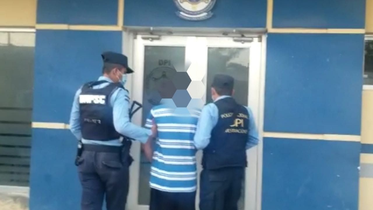 Por apuñalar en 16 ocasiones a su esposa, hombre es detenido en el norte de Honduras