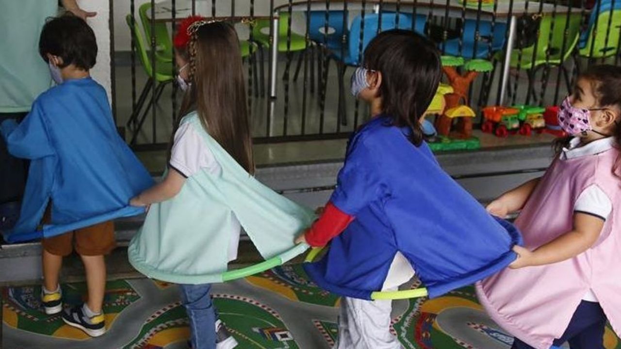 Transmisión de covid entre niños pequeños "es baja", según estudio publicado por The Lancet