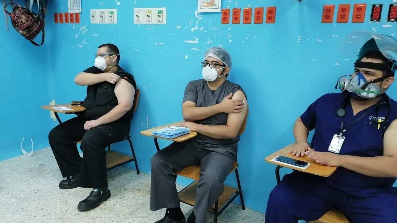 Imagen de Médicos y enfermeras; así avanza el segundo día de vacunación contra el covid en Honduras