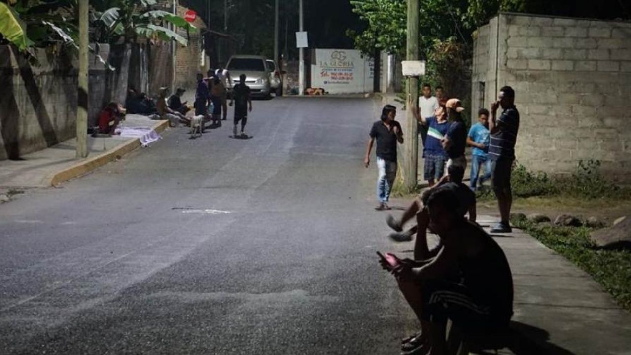Migrantes hondureños se quedan sin techo por el rechazo de albergues en el sur de México