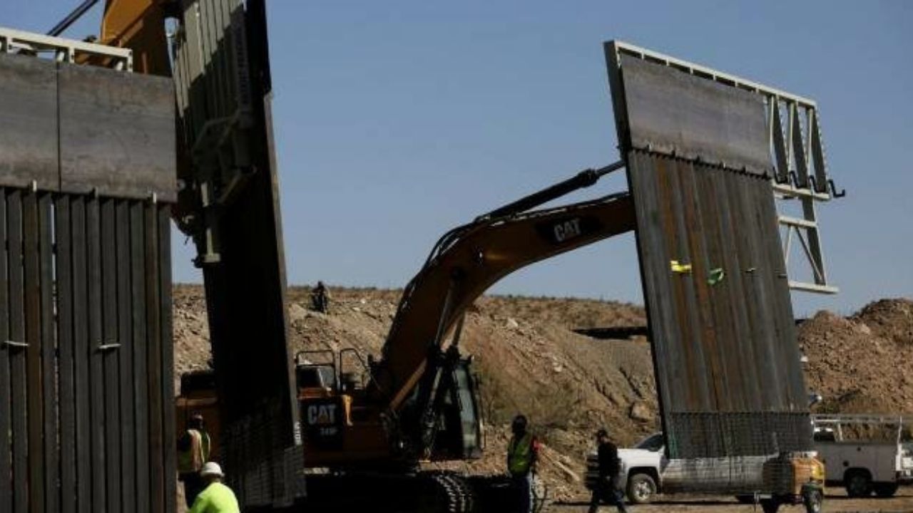Biden pide al Supremo cancelar demandas sobre el muro fronterizo y el asilo