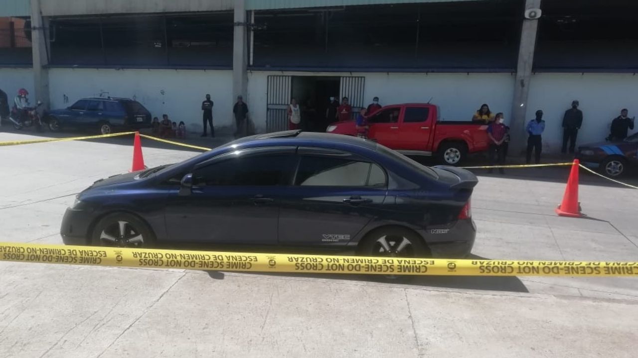 Hallan cuerpo de un hombre en el baúl del vehículo en el que laboraba como taxi VIP en la capital