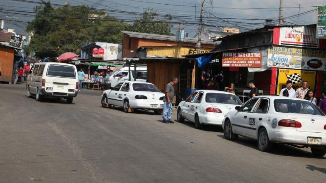 Taxistas hondureños reciben escalofriante amenaza: 'les vamos a mandar tres tiros, el cuarto será en la cara del chofer'