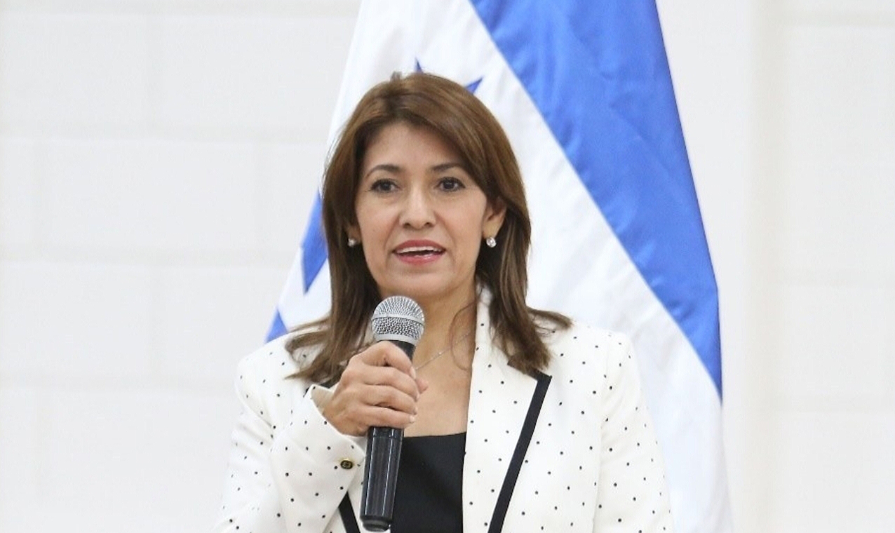 'Solo el 2% de los vacunados con AstraZeneca presentó efectos adversos': Alba Consuelo Flores, secretaria de Salud
