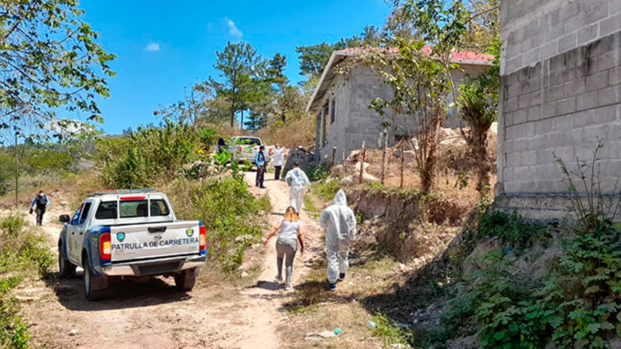 Dentro de casa abandonada encuentran cuerpo de mujer con signos de abuso en Santa Bárbara