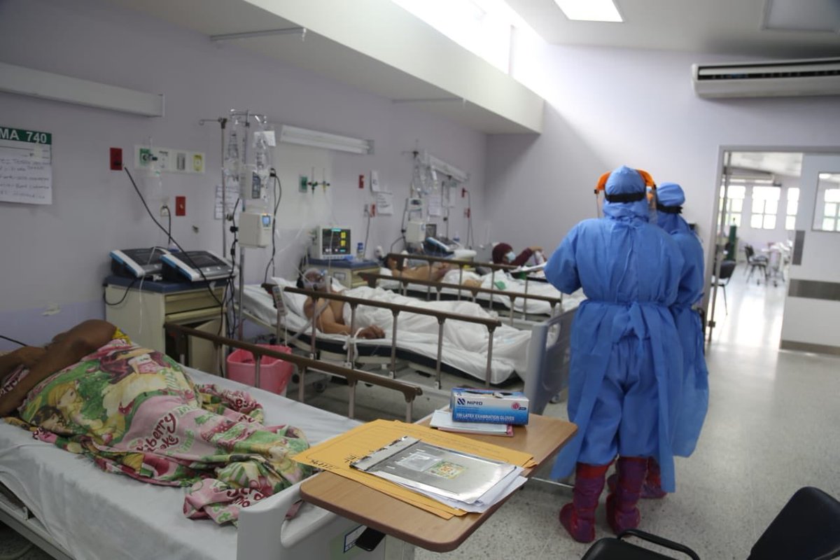 A paro de labores personal médico del Leonardo Martínez; llevan tres meses sin recibir sueldo en plena pandemia