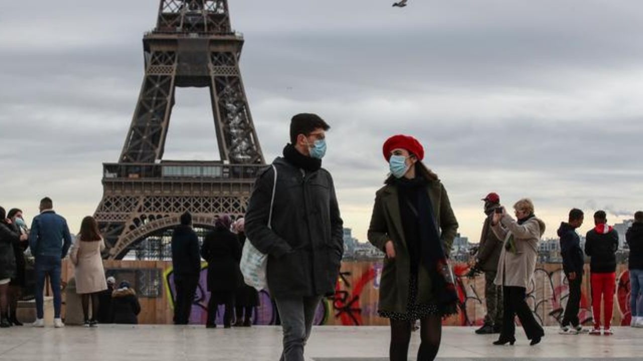 Francia suspende temporalmente el uso de la vacuna de Astrazeneca