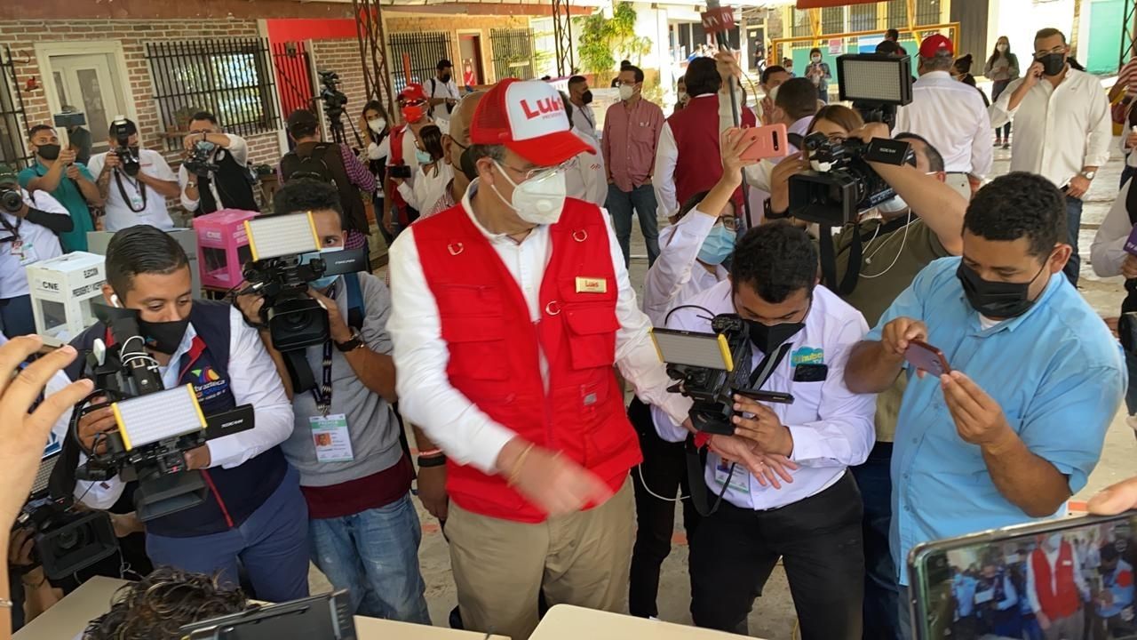 Luis Zelaya: ‘salgan a votar por quienes no estamos mencionados por narcotráfico en Nueva York’