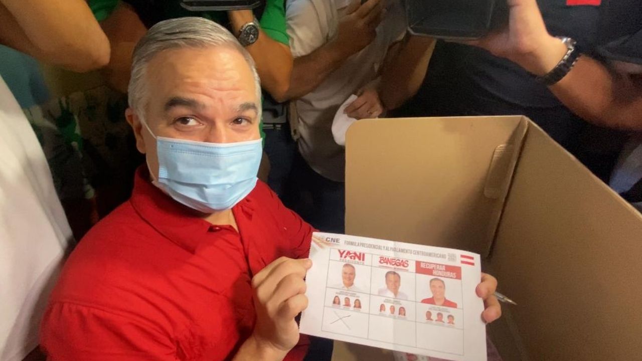 ‘Hoy ejerzo mi voto que por tres ocasiones intentaron inhabilitar’: Yani Rosenthal