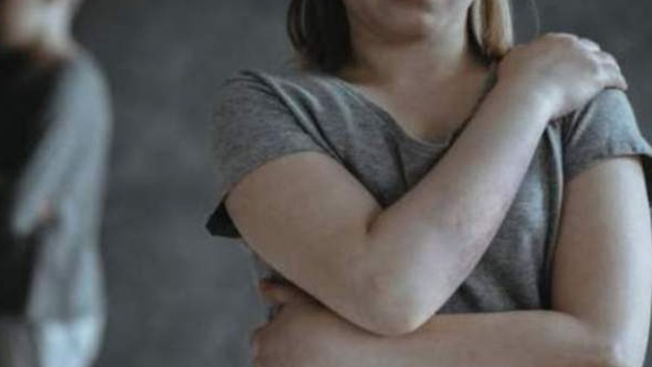 Joven permaneció tres semanas escondido bajo la cama de una adolescente para abusar de ella