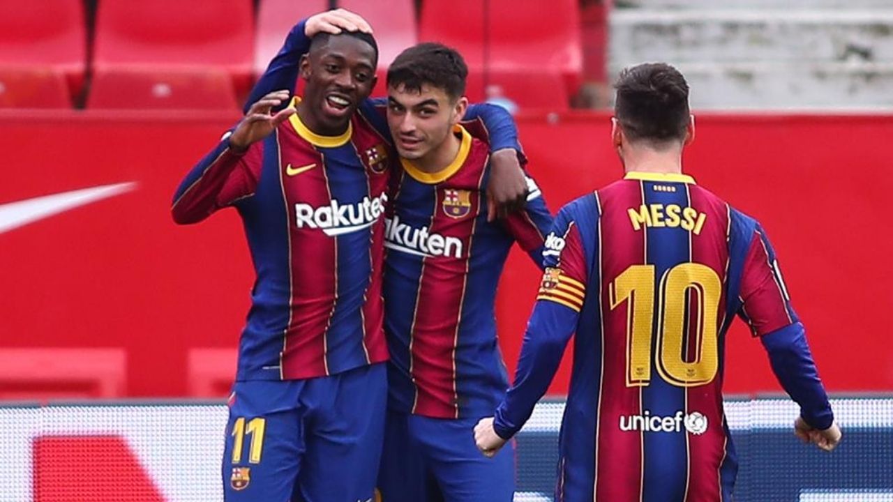 El Barcelona busca la remontada con De Jong de central y Griezmann en el once
