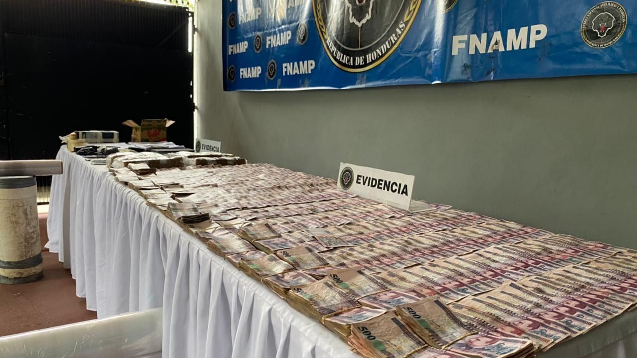 Más de medio millón de lempiras decomisan a tres supuestos pandilleros en el norte de Honduras