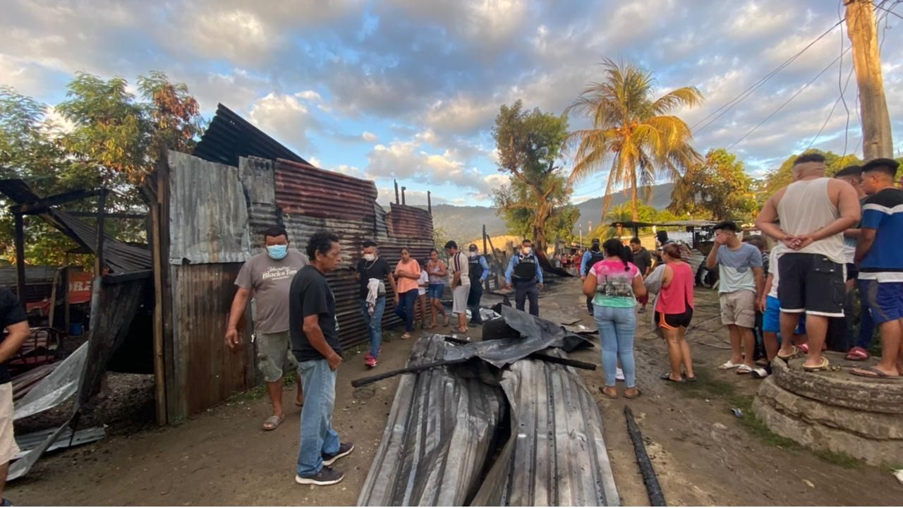 Un menor muerto y dos casas dañadas dejó un incendio estructural en San Pedro Sula