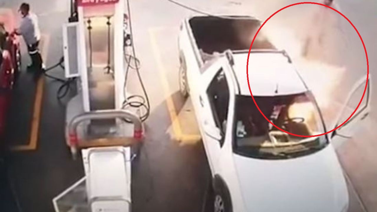 Por usar su celular, hombre provoca un incendio en una gasolinera, aquí el video