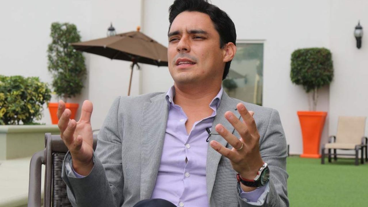 Hay un juego maquiavélico de Rixi Moncada para generar fraude electoral, a través de cuadernillos, dice Kilvett Bertrand