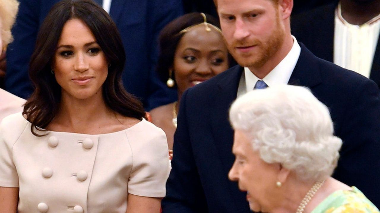 La casa real, 'triste' por Enrique y Meghan y 'preocupada' por el racismo