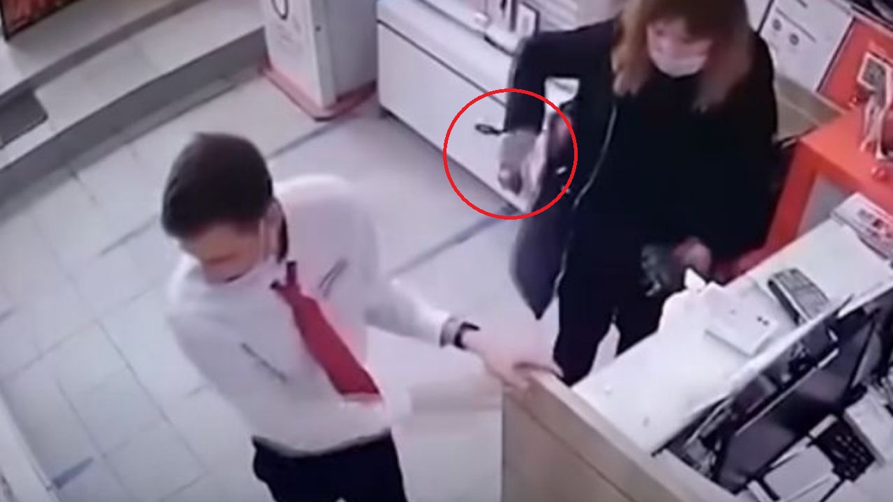 Mujer intenta robar un celular con una pistola táser, pero algo salió mal ¡Mira qué pasó!