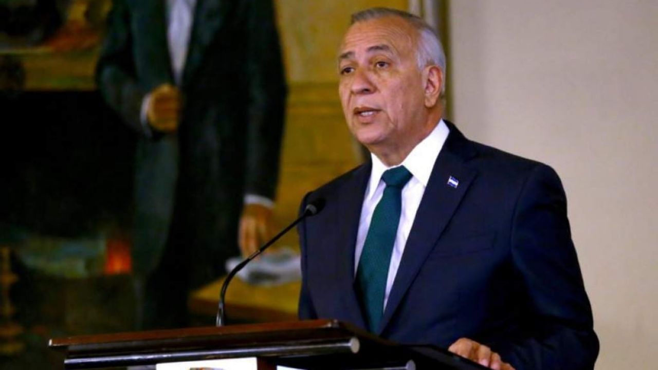 Mauricio Oliva reconoce los resultados del CNE, donde se lidera Tito Asfura como candidato del Partido Nacional