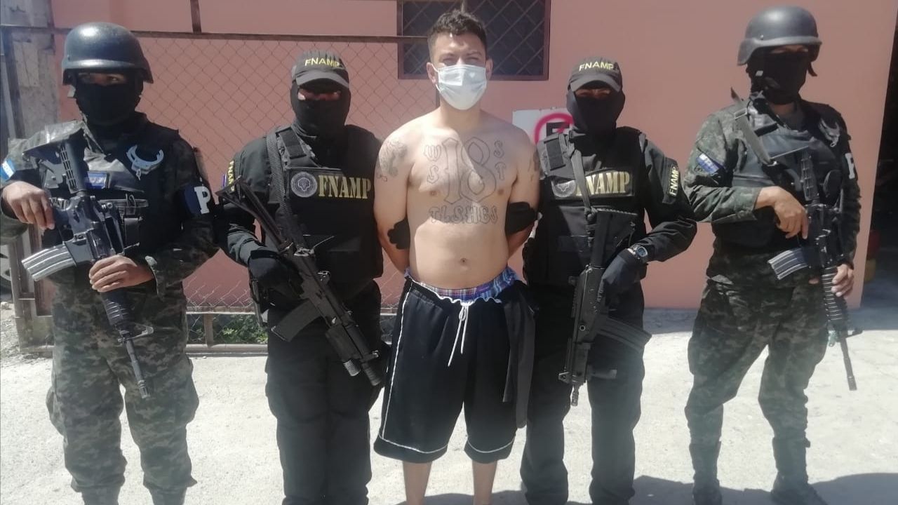 Capturan a 'El Tímido', cabecilla de la Pandilla 18 encargado de sicariato, cobro de extorsión y tráfico de drogas en las Faldas de El Pedregal