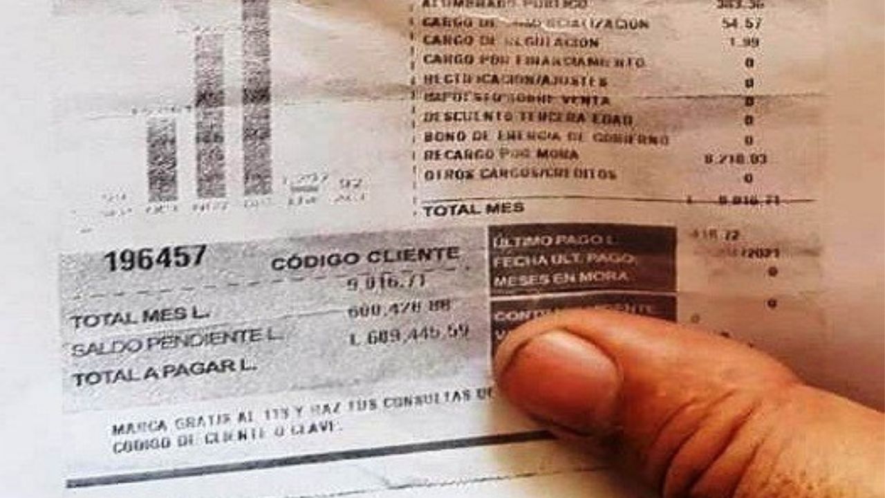 Madre soltera recibe factura eléctrica por más de medio millón lempiras