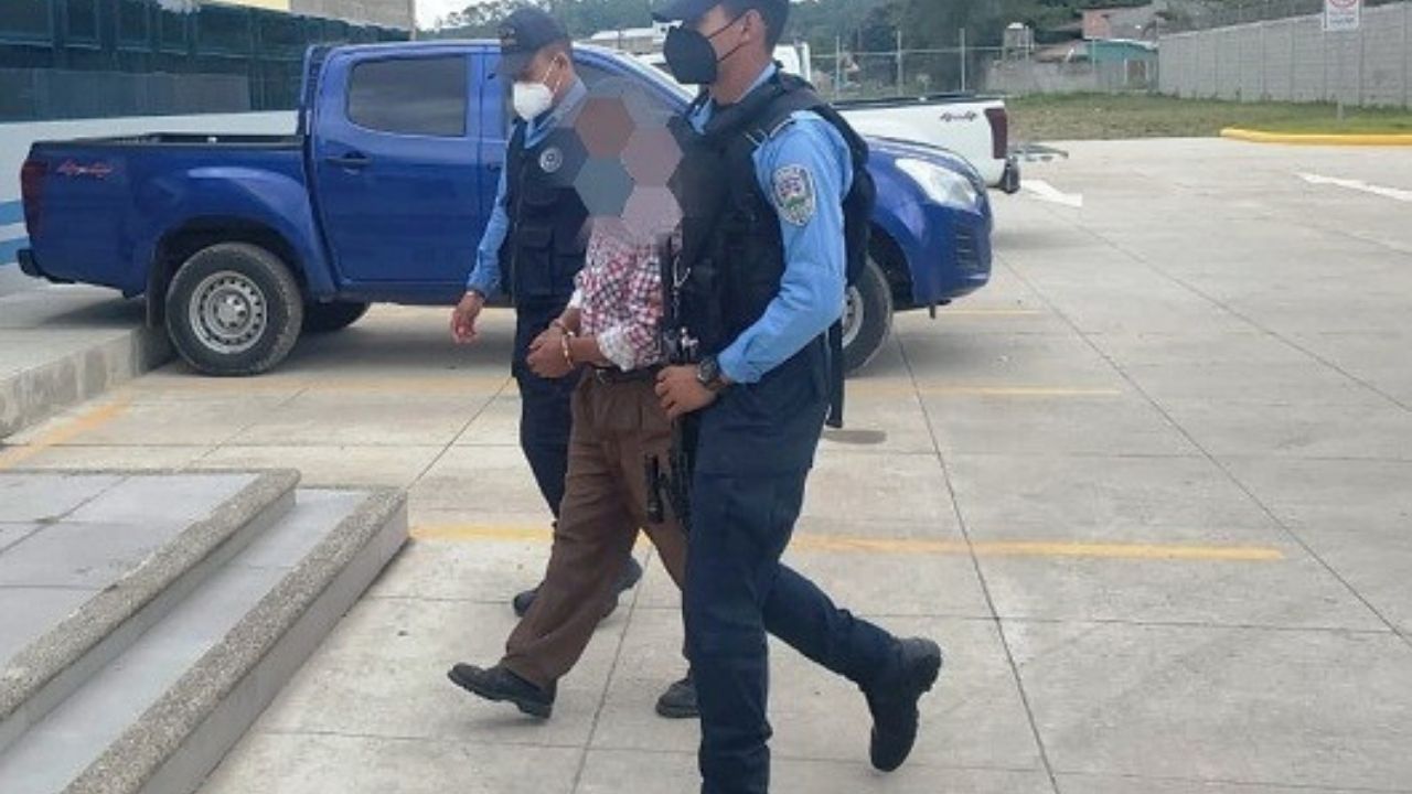 Sexagenario abusaba sexualmente de su ahijada y para engañarla le daba regalos, según la Policía Nacional