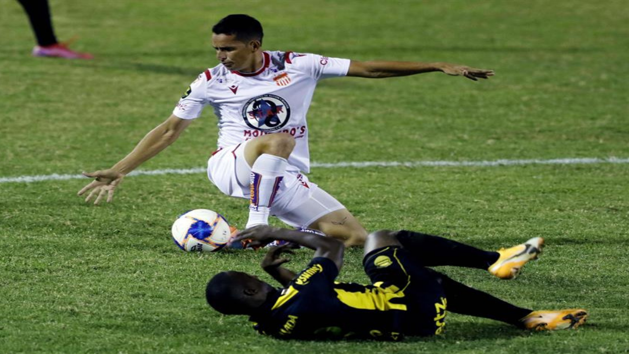 Olimpia sigue líder del fútbol en Honduras y Real España empata 0-0 con el Vida
