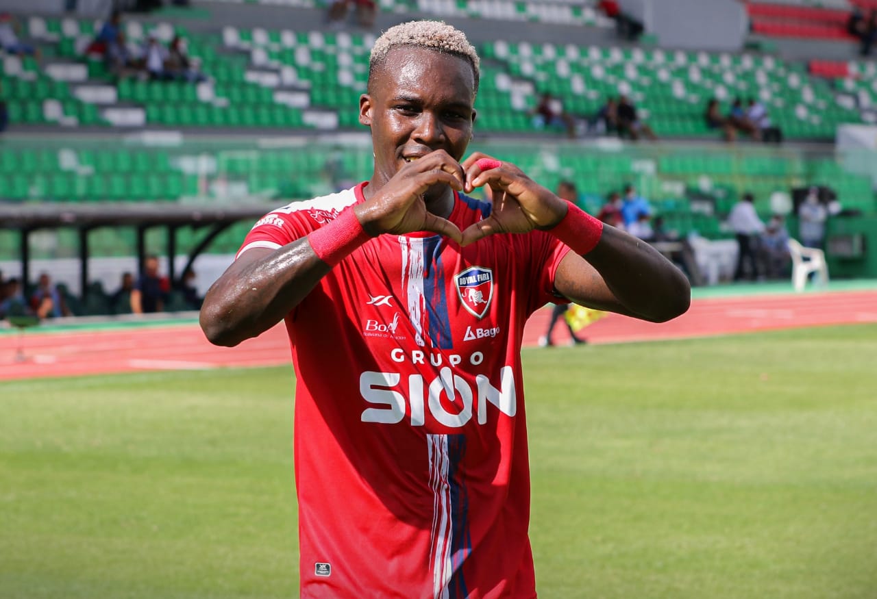 Rubilio Castillo vuelve a anotar y Royal Pari continúa intratable en Bolivia