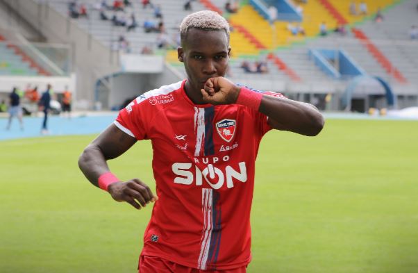 El hondureño Rubilio Castillo se estrena como goleador en el fútbol boliviano