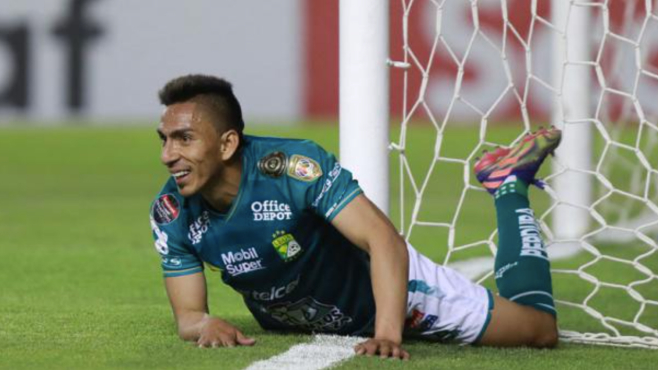 Un autogol del colombiano Mosquera le da el empate al Toronto ante León