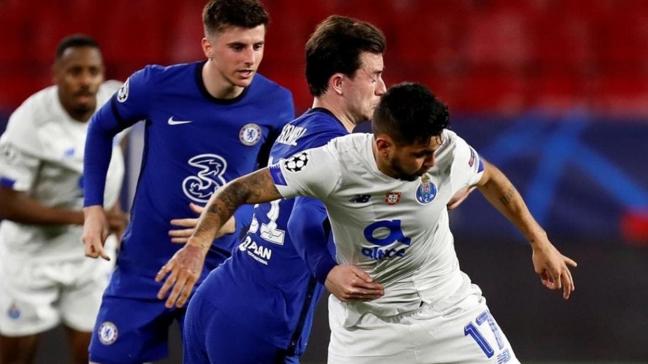 La chilena de Taremi no evita el pase del Chelsea a semifinales