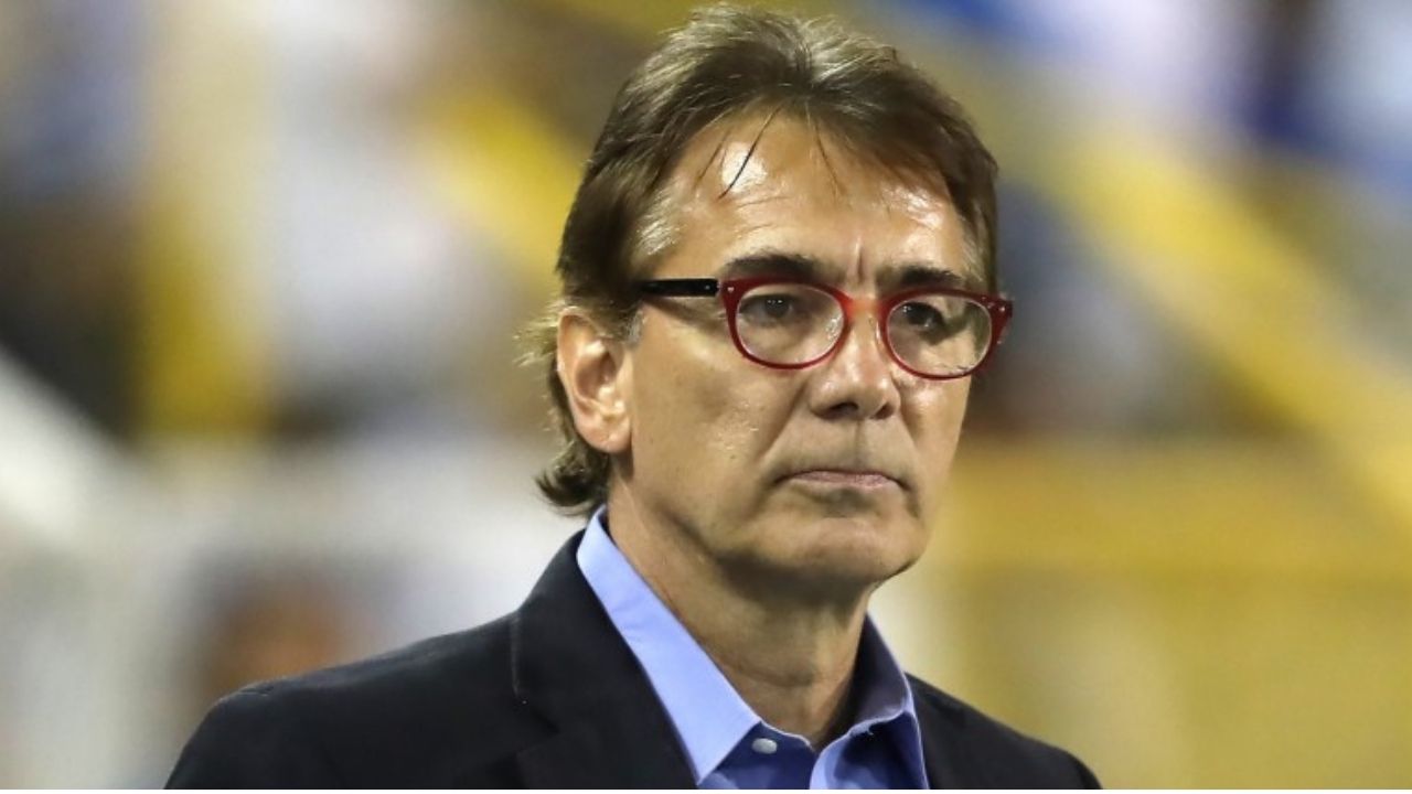 Carlos de los Cobos, destituido de la Selección de El Salvador