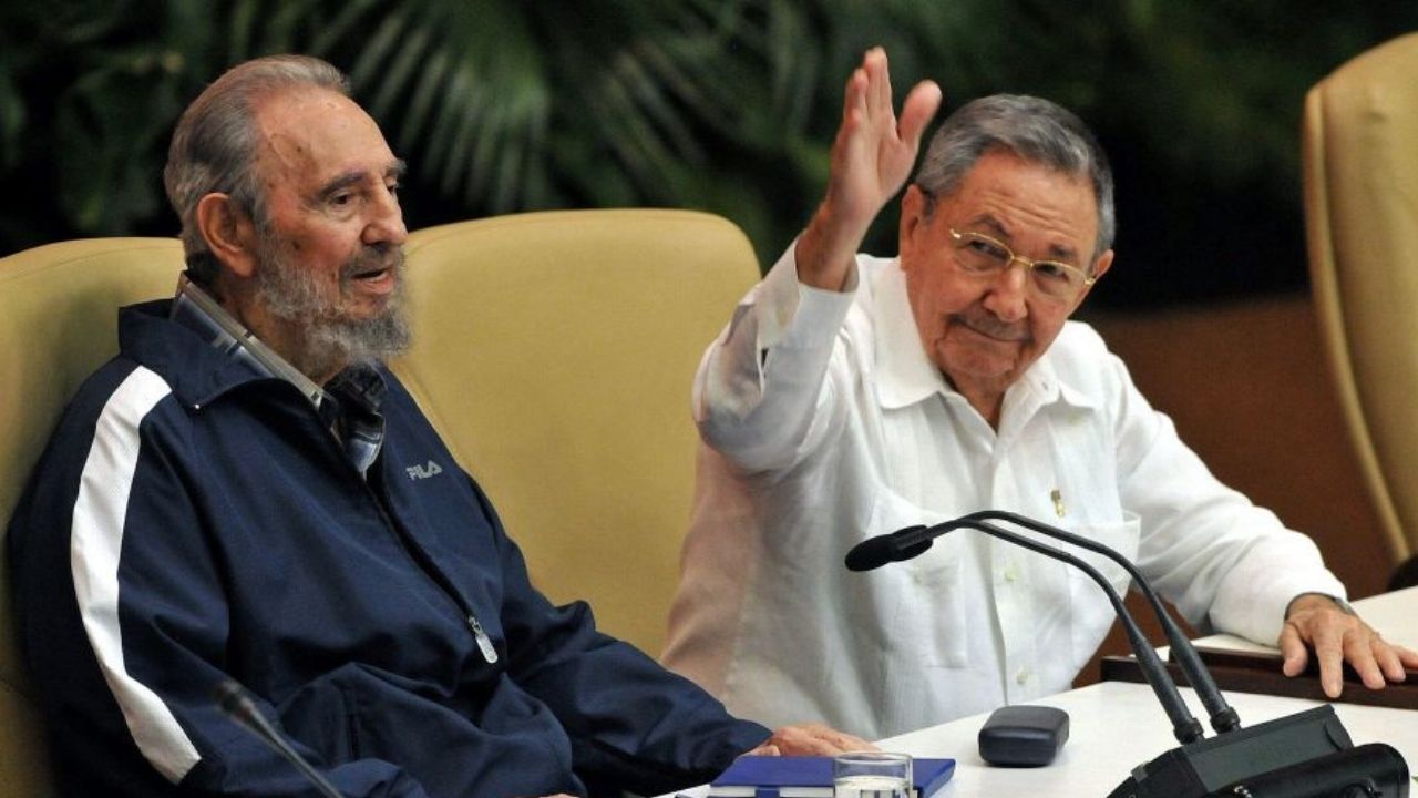 Documentos de la CIA revelan dos intentos para asesinar a Fidel y Raúl Castro