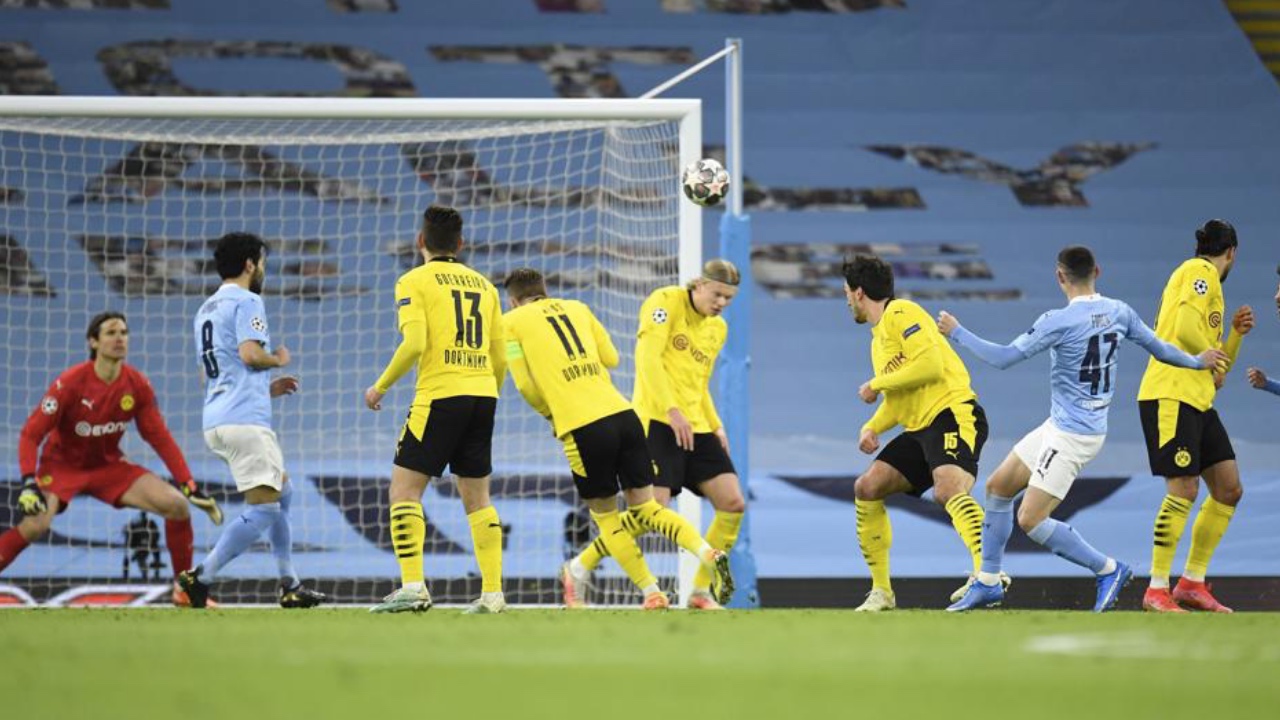 Haaland y el Dortmund salen con vida de su visita al Manchester City