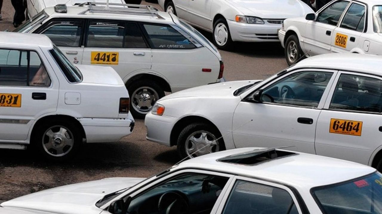 Taxistas del país exigen vacuna anticovid y seguro de vida por estar en primera línea de combate