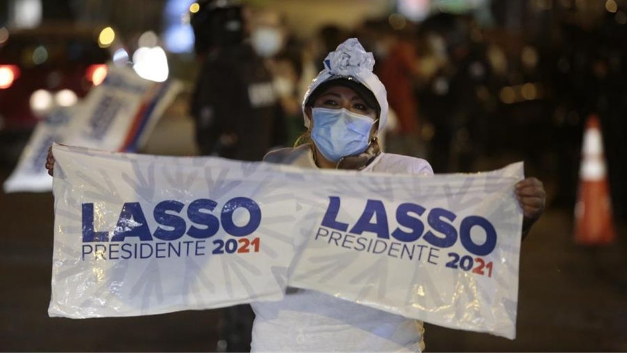 Un Ecuador dividido entrega la presidencia al conservador Guillermo Lasso