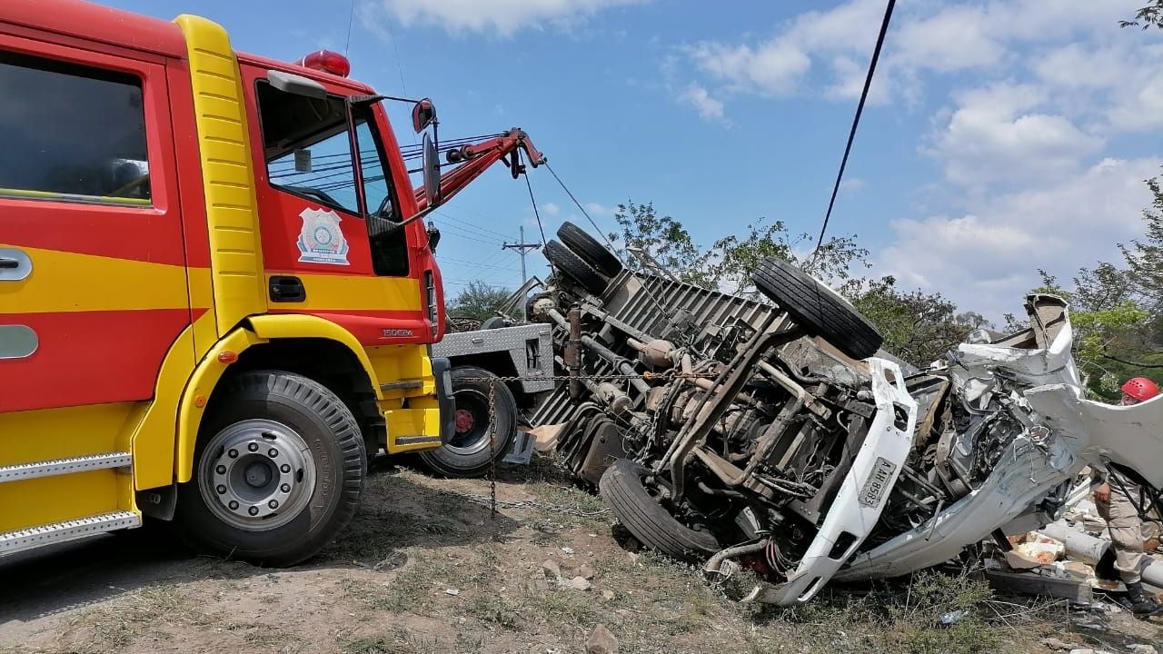 Imágenes de la triple colisión que dejó casi 20 personas heridas en el occidente de Honduras