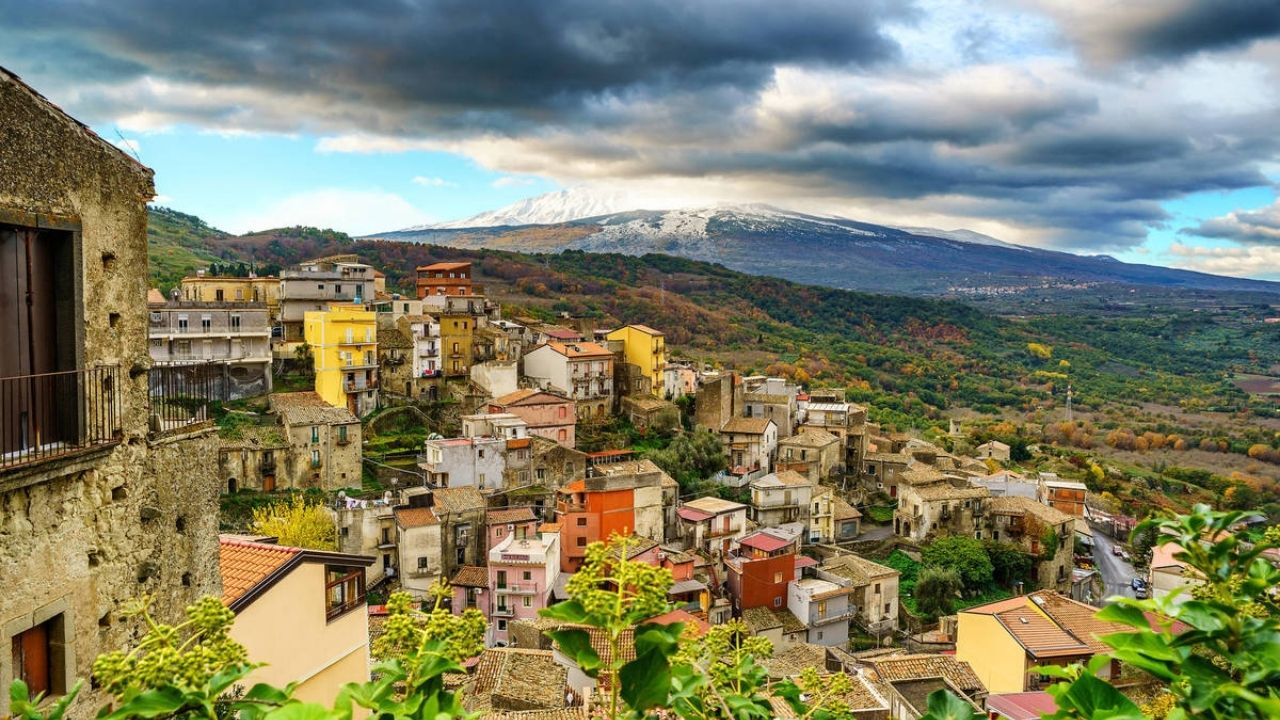 Este es el pueblo de Italia que vende casas por un euro para repoblar su casco antiguo